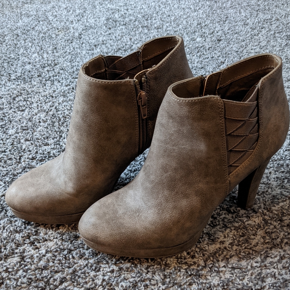 Unlisted taupe booties size 7